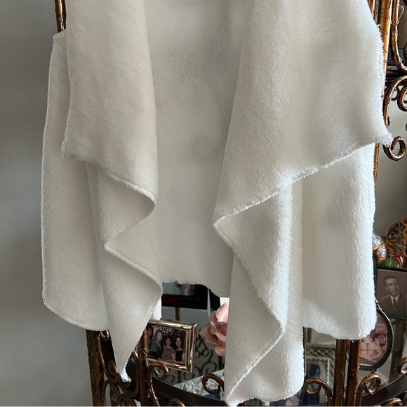 Takara Girls Waterfall Vest - Picture 4 of 4